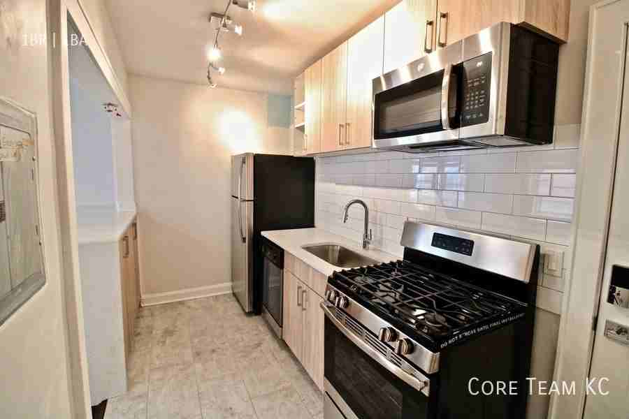 4322 Mercier St #4322-2 - Photo 5 of 17