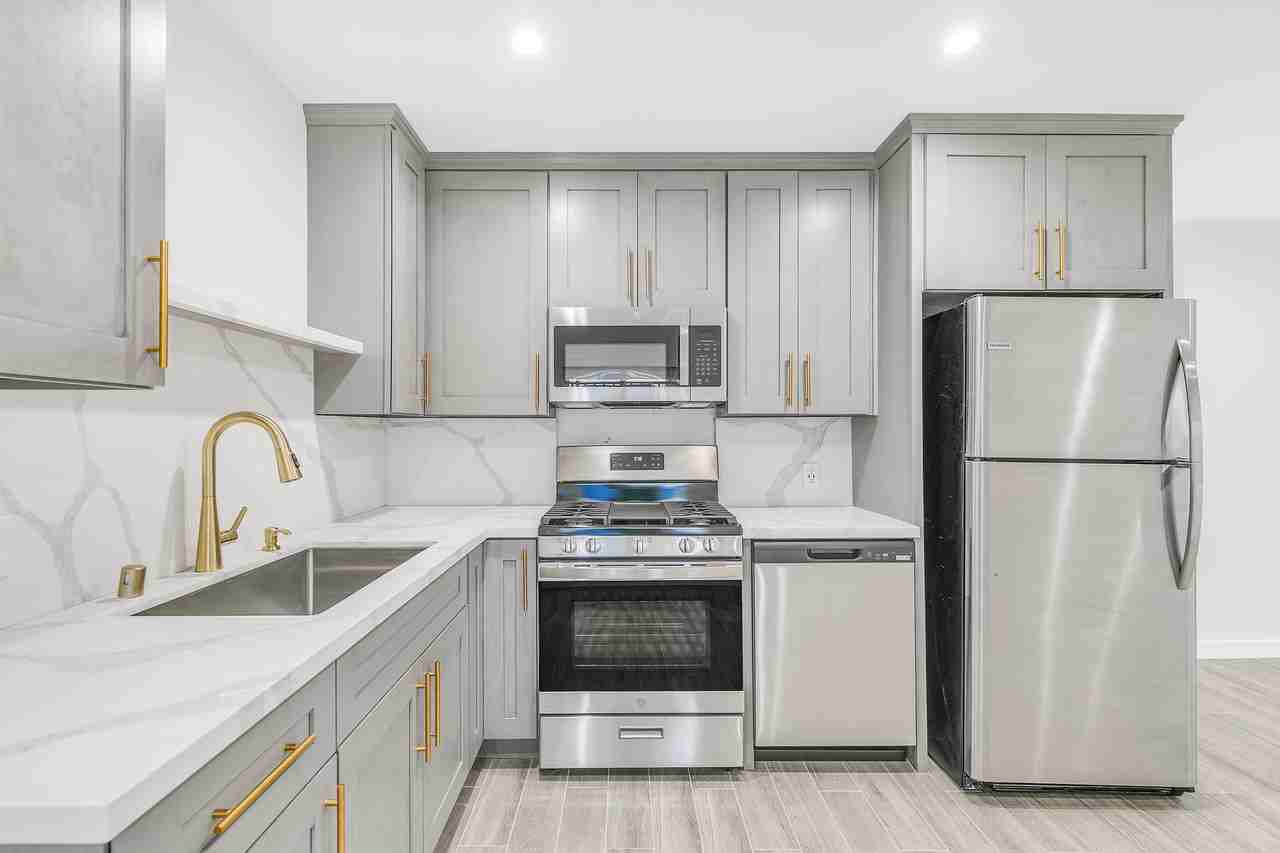 40 Rose Ave #3 - Photo 4 of 17