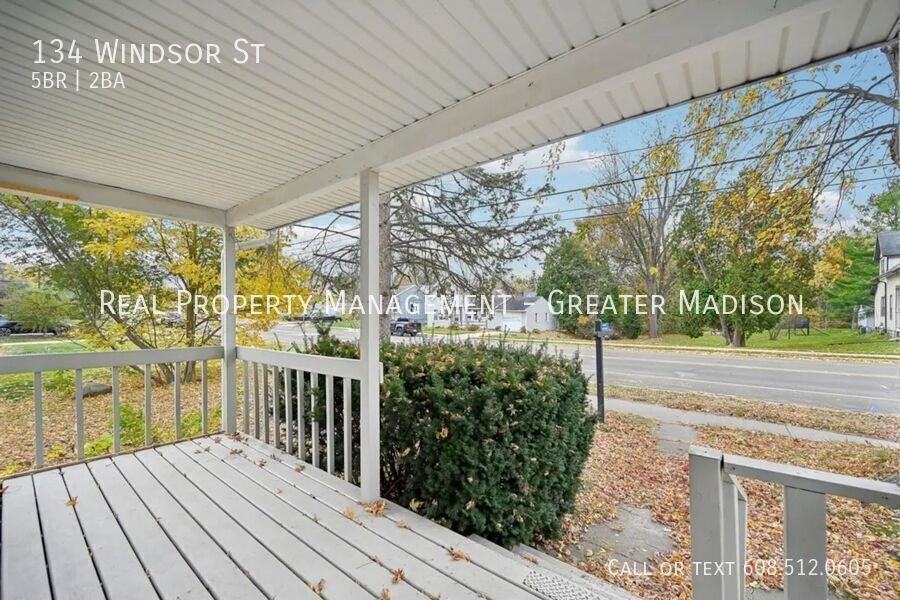 134 Windsor St - Photo 3 of 14