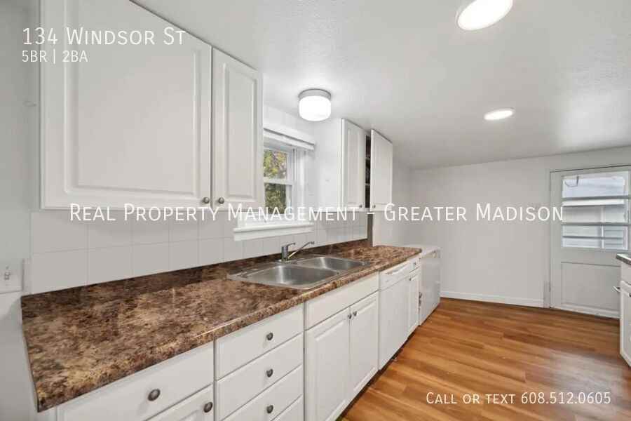 134 Windsor St - Photo 5 of 14