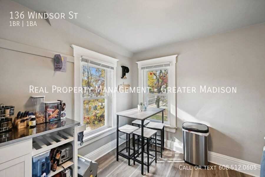136 Windsor St - Photo 2 of 9