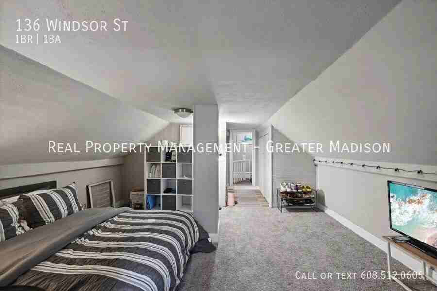 136 Windsor St - Photo 7 of 9