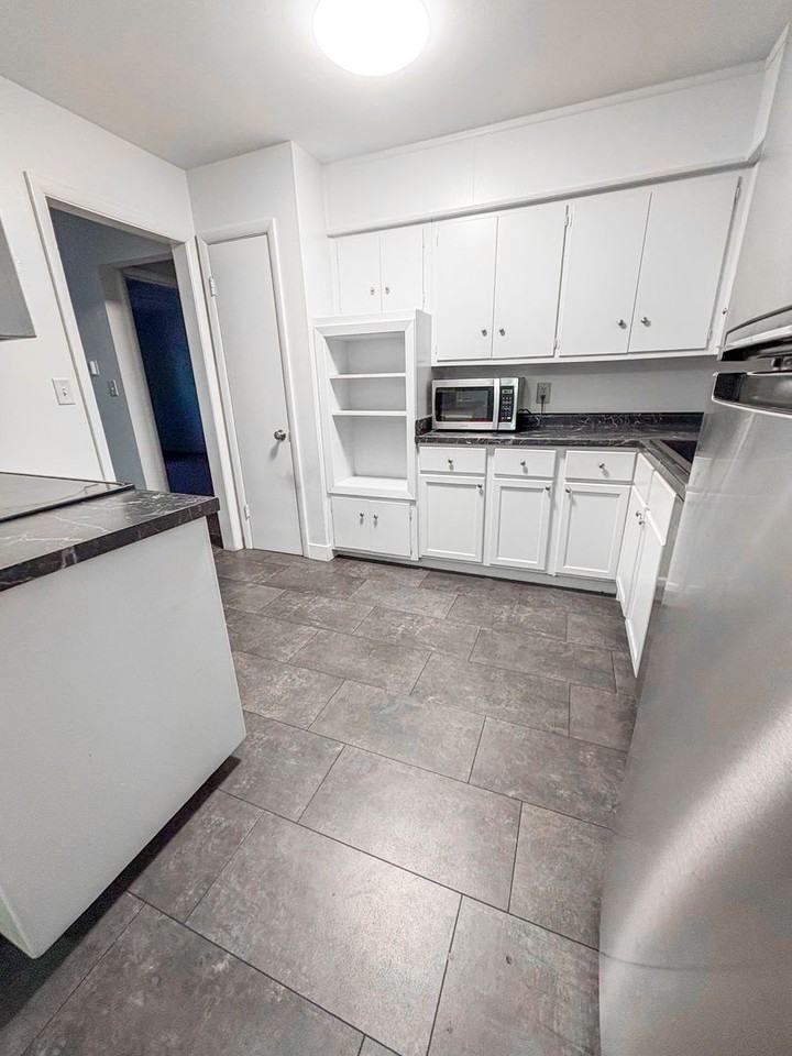 1521 Thompson St - Photo 2 of 20