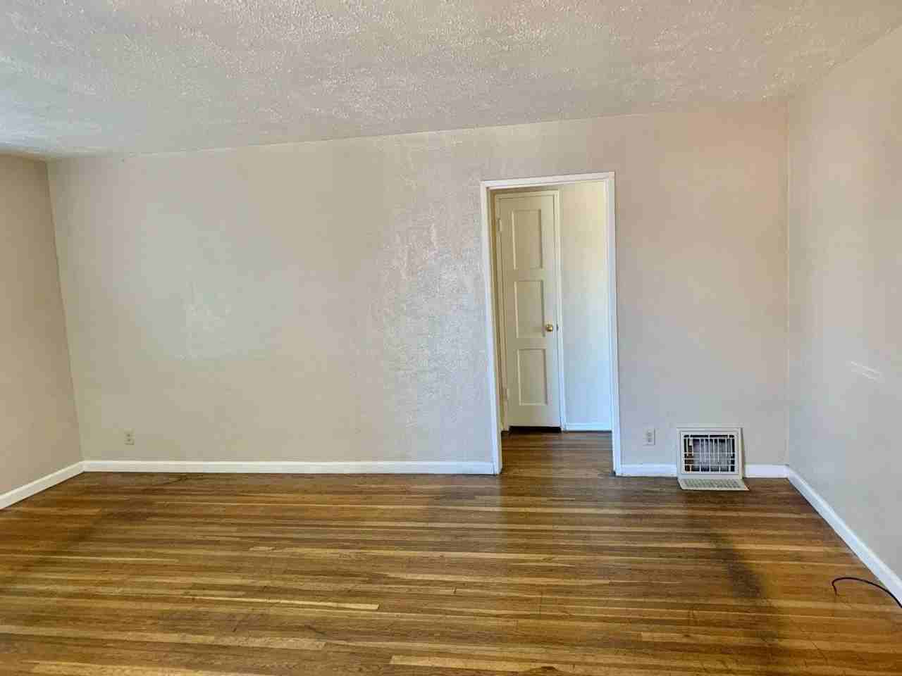 2778 Rollingwood Dr - Photo 3 of 4