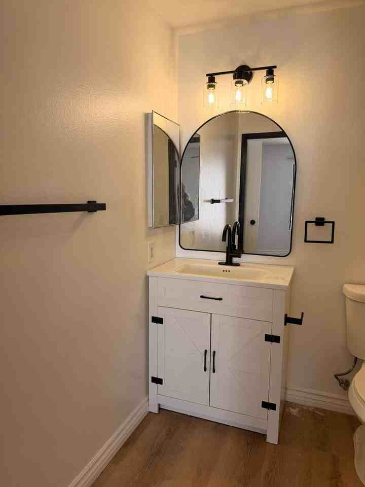 960 Vine St - Photo 7 of 7