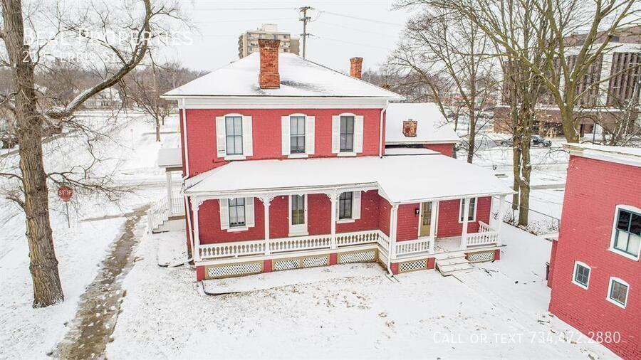 218 Ferris St - Photo 4 of 27