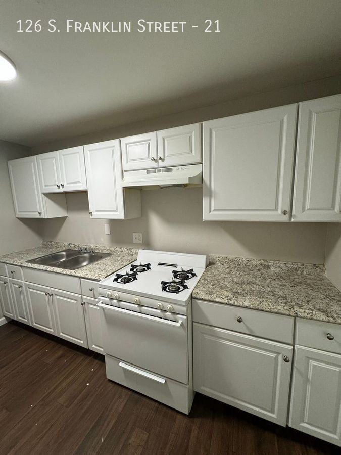 126 S Franklin St #21 - Photo 3 of 14