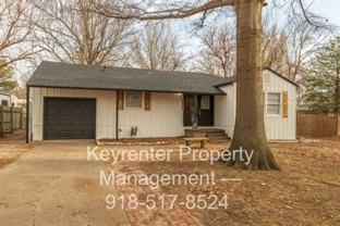 2527 S Oswego Ave - Photo 1 of 1