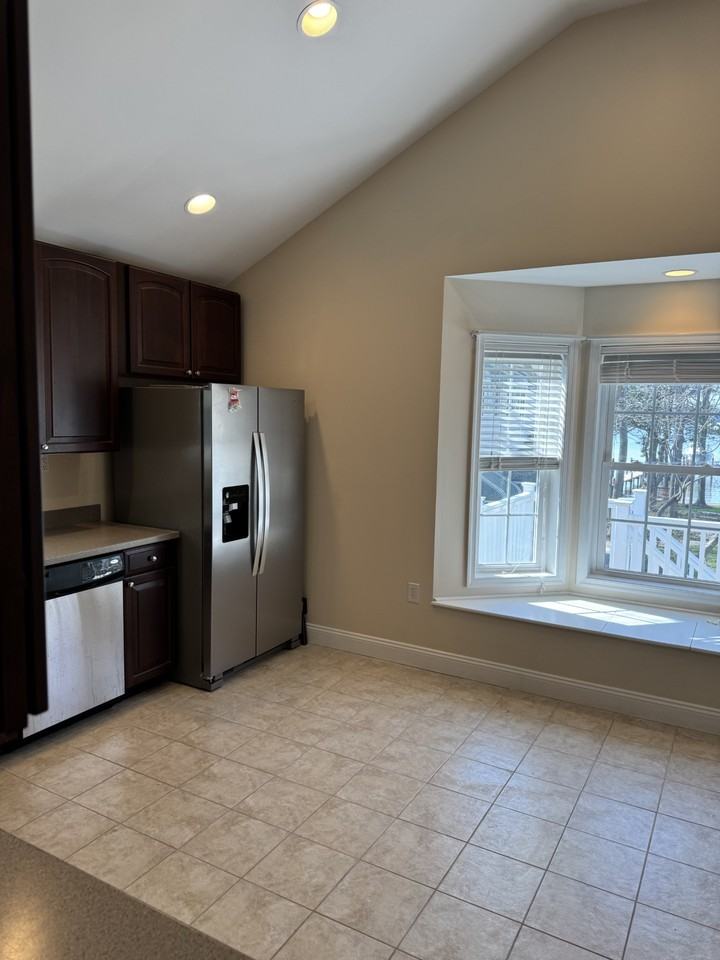 1512 Burke Rd - Photo 3 of 10