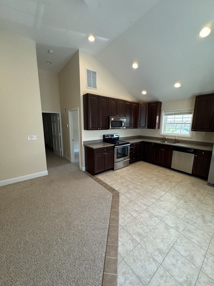 1512 Burke Rd - Photo 5 of 10