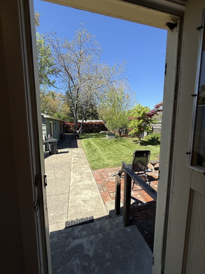 422 Sw Westholm Ave #NA - Photo 6 of 20