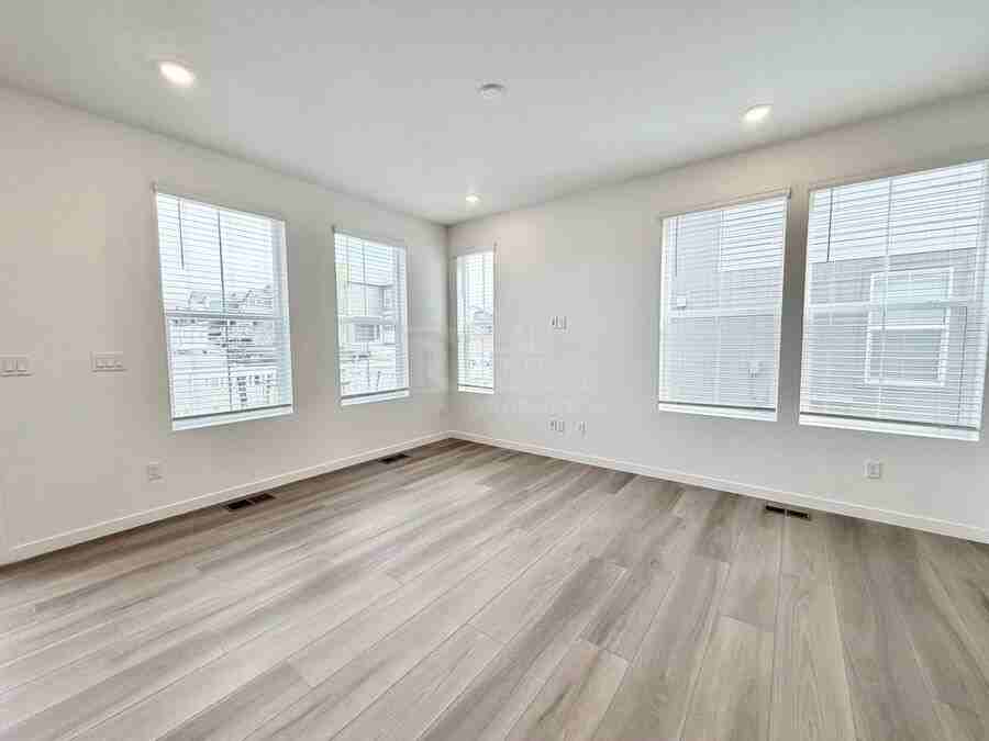 713 N Carrie St - Photo 4 of 14