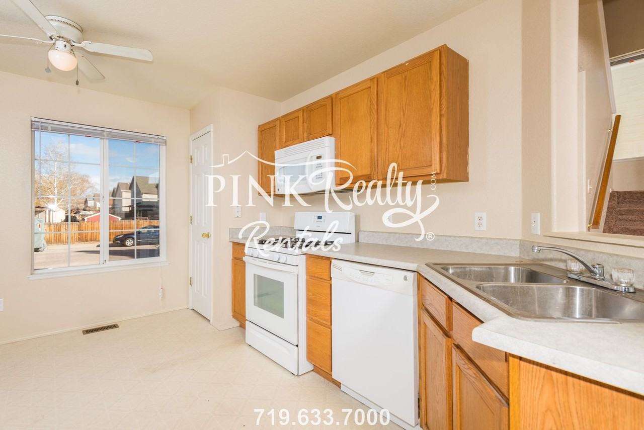 655 Legend Oak Dr - Photo 4 of 46