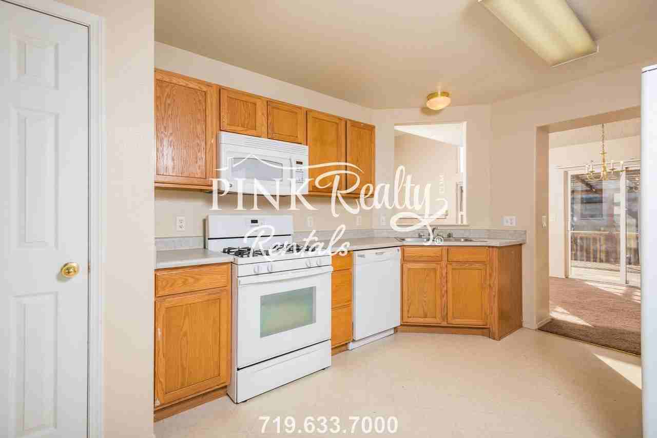 655 Legend Oak Dr - Photo 6 of 46