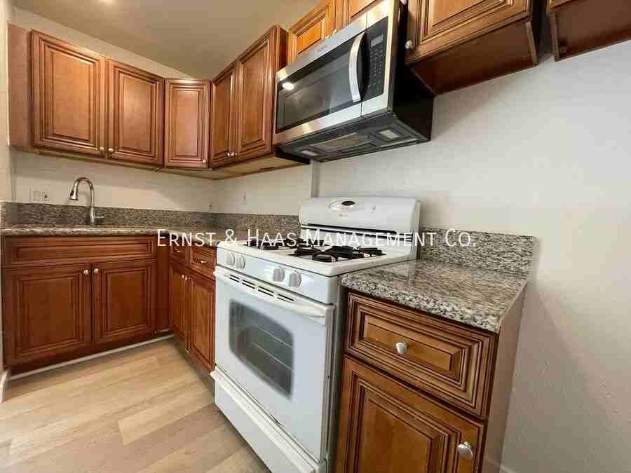 743 1/2 W 4th St - Photo 7 of 8