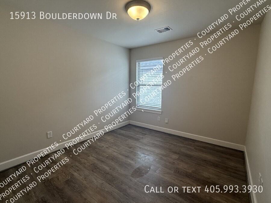15913 Boulderdown Dr - Photo 4 of 24