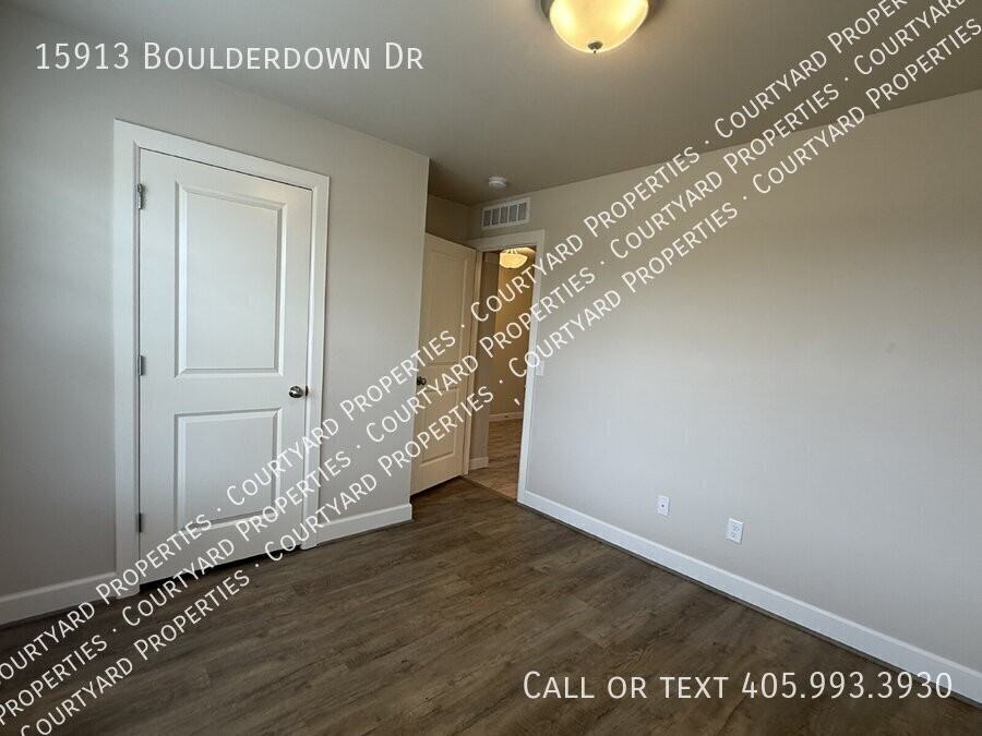 15913 Boulderdown Dr - Photo 6 of 24