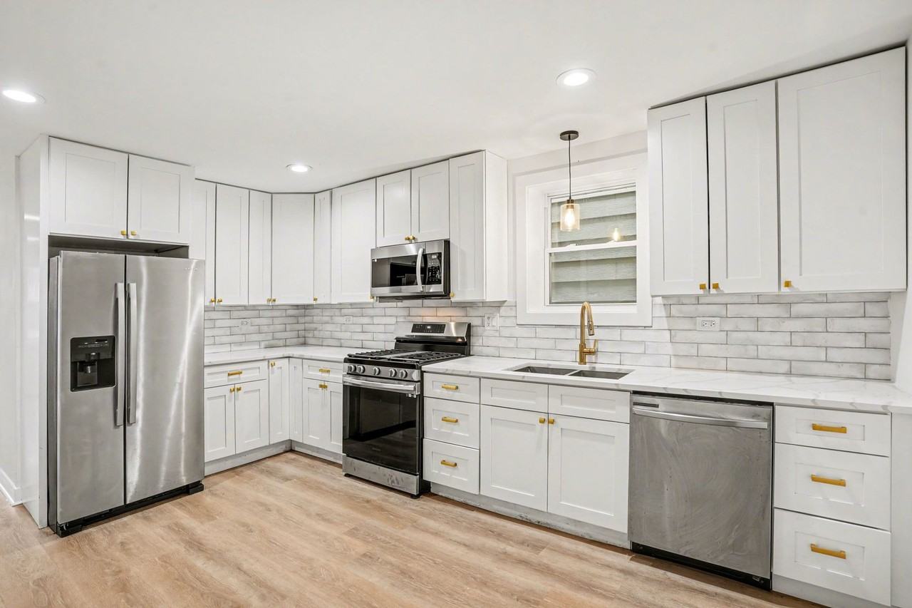 2812 S Pulaski Rd #B - Photo 4 of 15