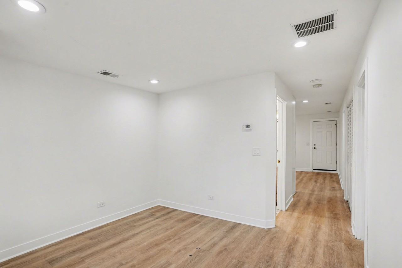 2812 S Pulaski Rd #B - Photo 5 of 15