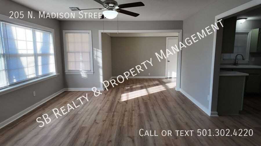 205 N Madison St - Photo 3 of 20