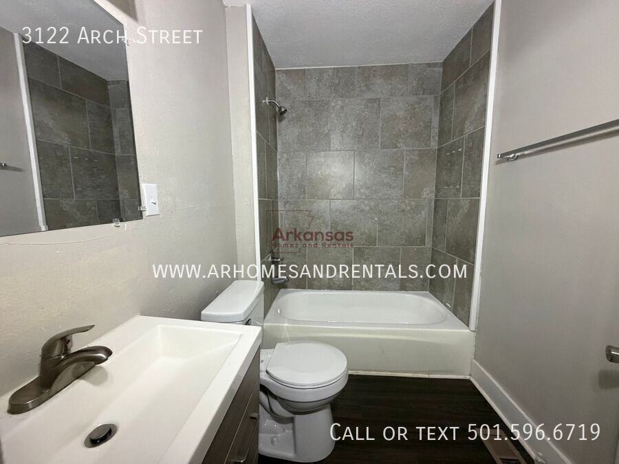 3122 S Arch St - Photo 6 of 11