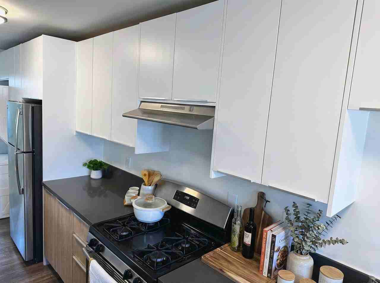 1330 N Martel Ave - Photo 3 of 17