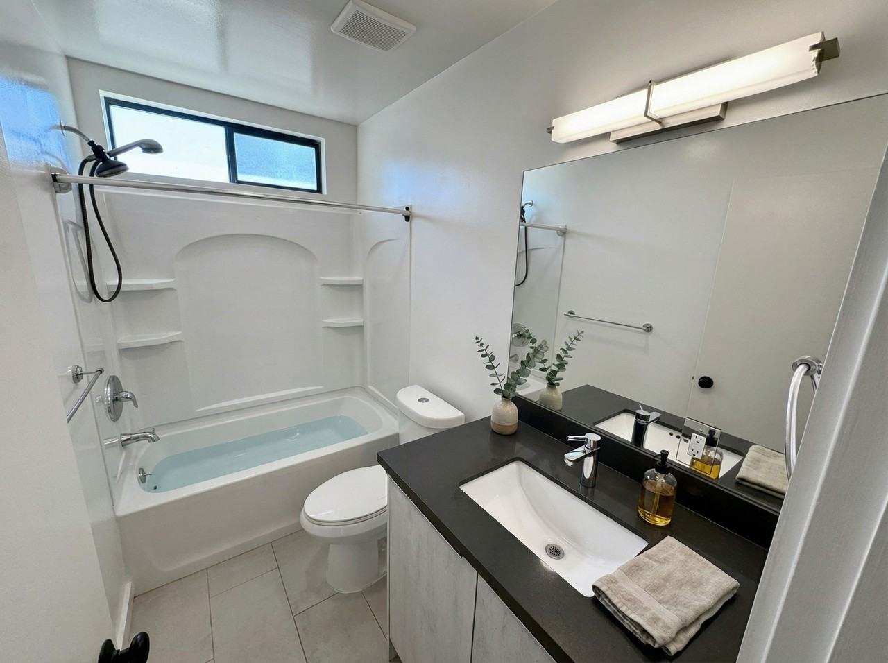 1330 N Martel Ave - Photo 6 of 17