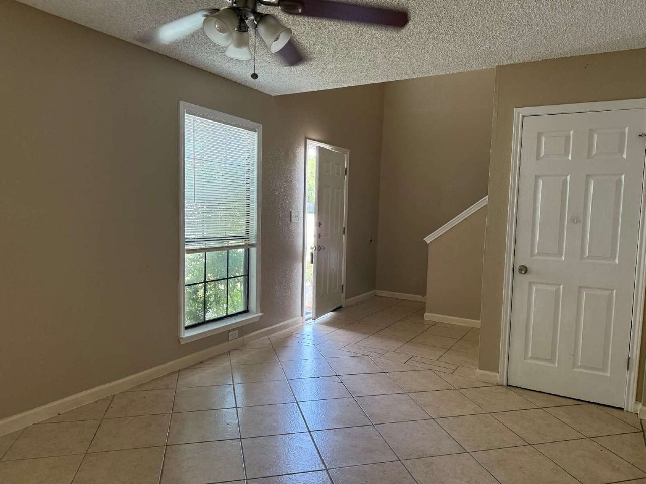 10571 Starcrest Dr - Photo 3 of 26