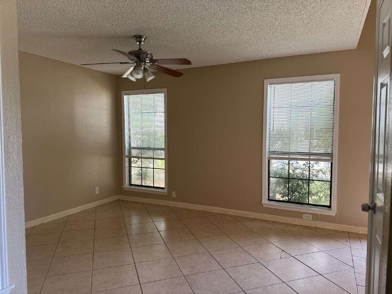 10571 Starcrest Dr - Photo 5 of 26