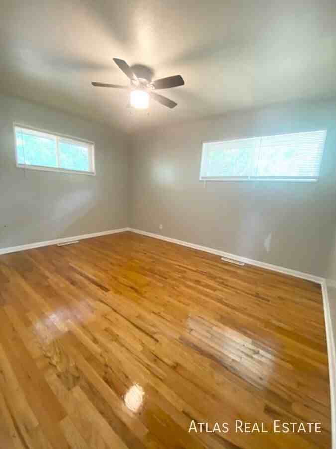 124 W Cheyenne Rd - Photo 4 of 11