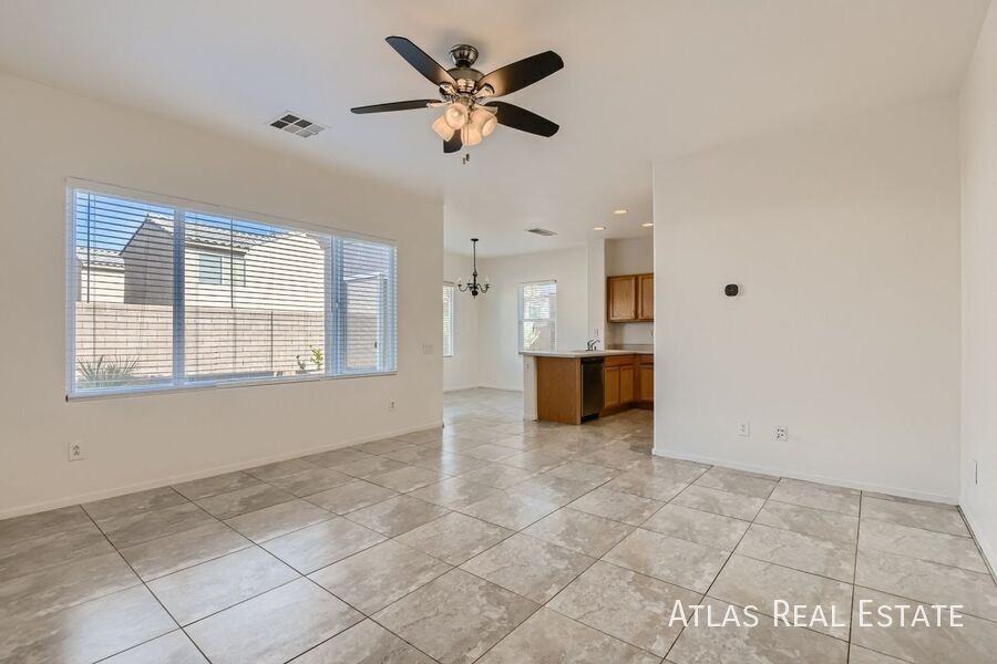 2692 Niddrie Ave - Photo 3 of 18