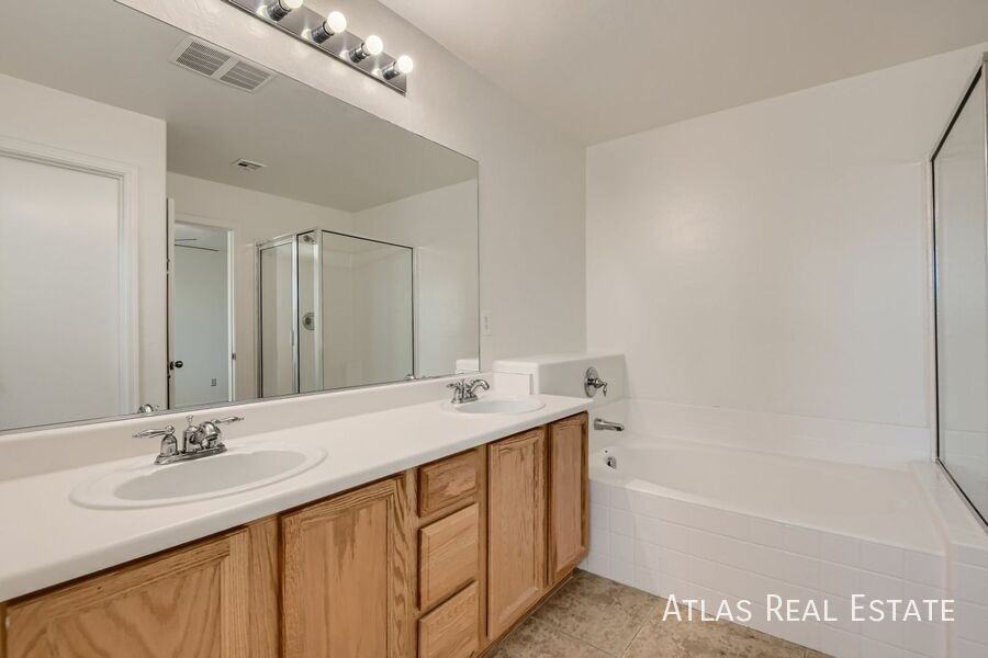 2692 Niddrie Ave - Photo 6 of 18