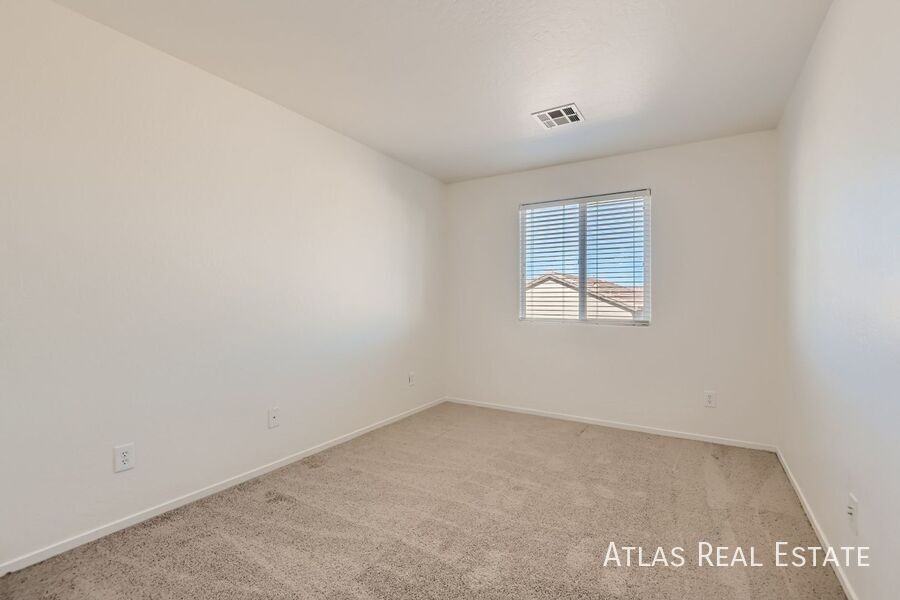 2692 Niddrie Ave - Photo 7 of 18