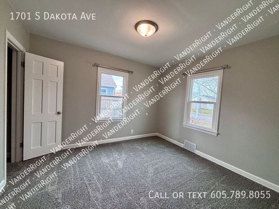 1701 S Dakota Ave - Photo 7 of 15