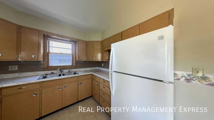 3116 S Lake Ave - Photo 6 of 22