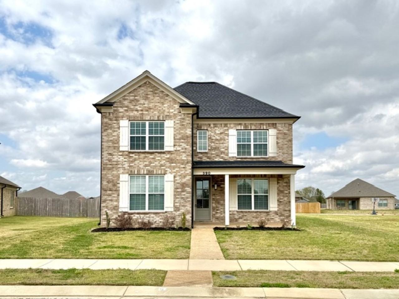 390 Azalea Dr - Photo 2 of 12