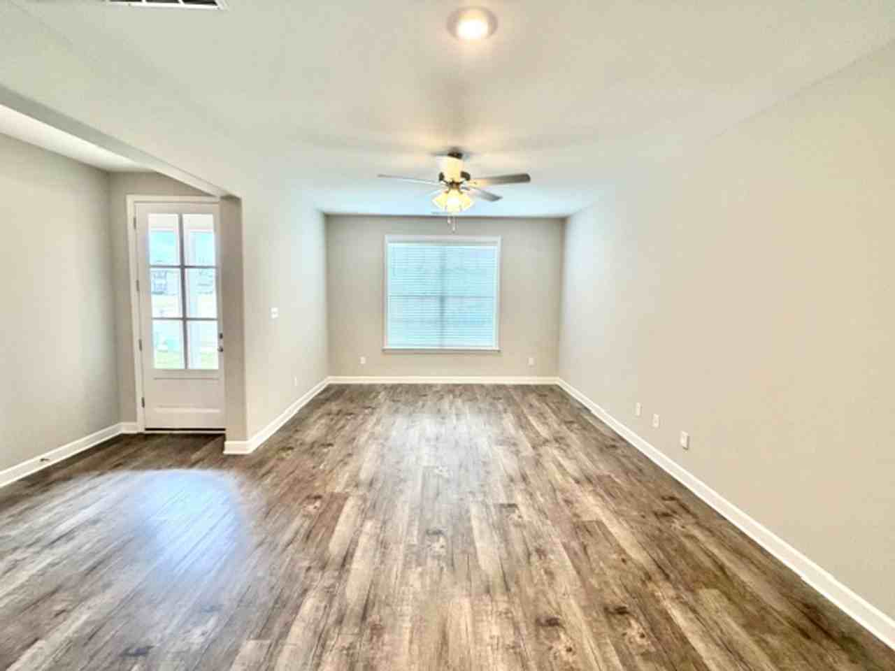390 Azalea Dr - Photo 5 of 12