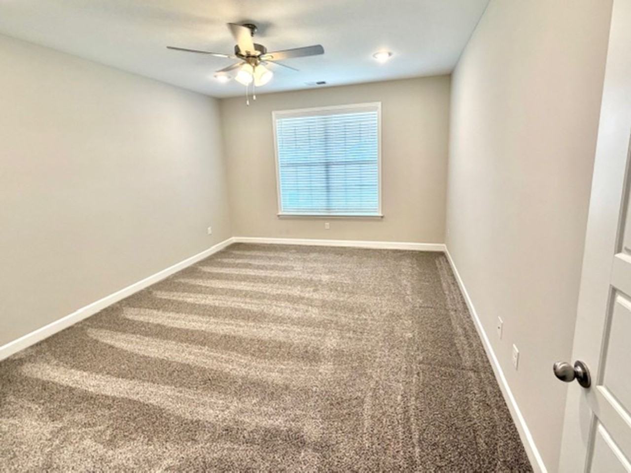 390 Azalea Dr - Photo 7 of 12