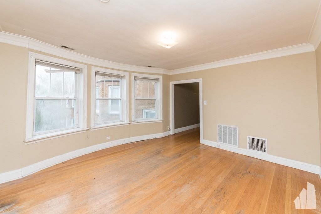 4921 N Hermitage Ave #1 - Photo 4 of 9