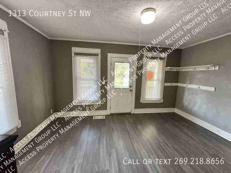 1313 Courtney St Nw - Photo 4 of 29