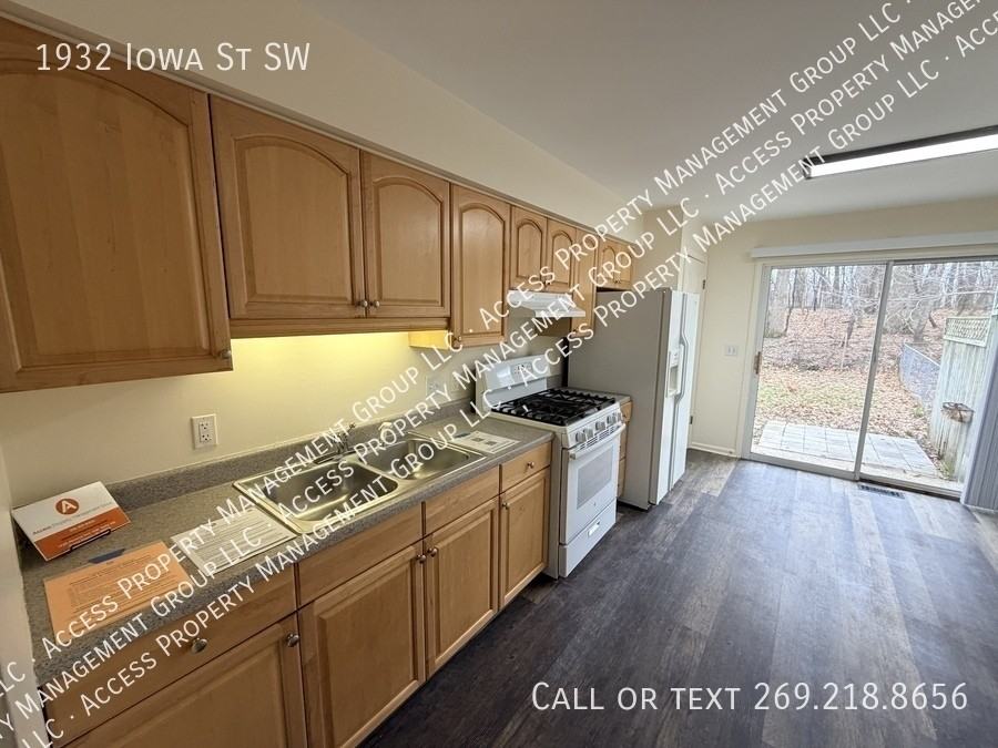 1932 Iowa St Sw - Photo 5 of 24