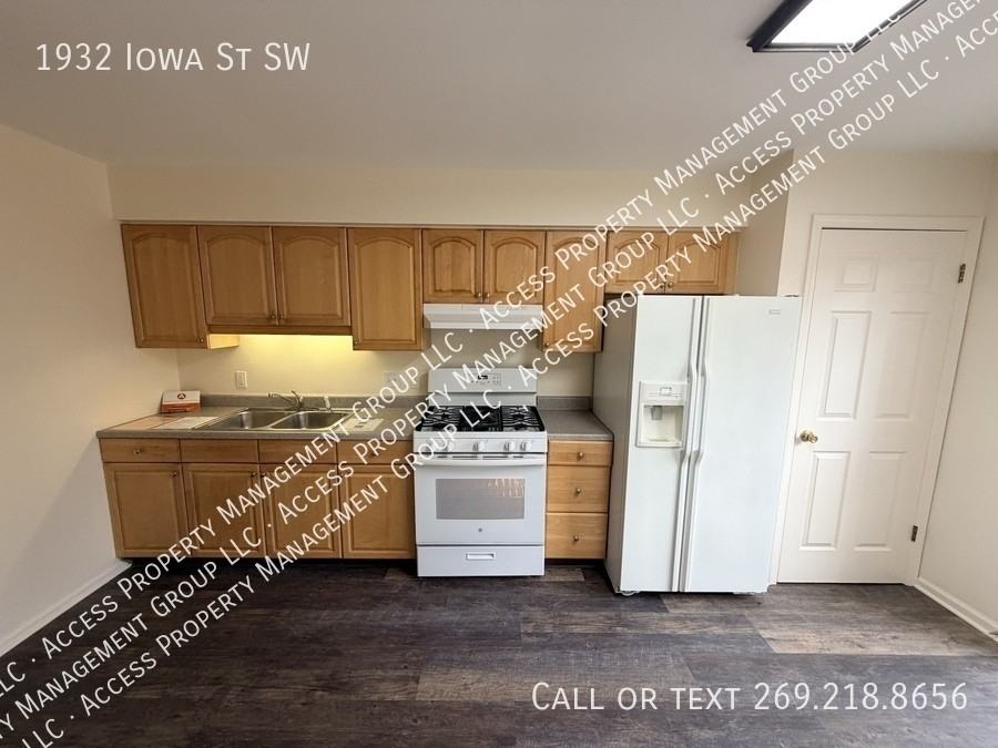 1932 Iowa St Sw - Photo 6 of 24