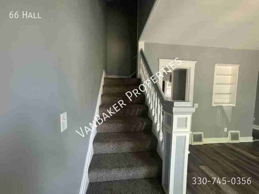 66 Hall St - Photo 4 of 17