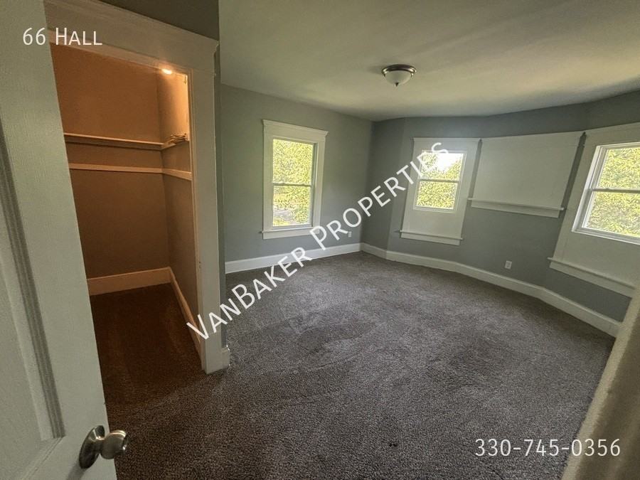 66 Hall St - Photo 5 of 17