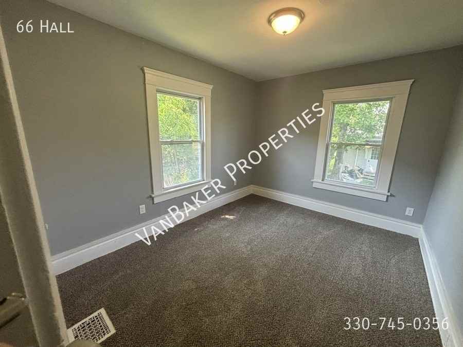 66 Hall St - Photo 6 of 17