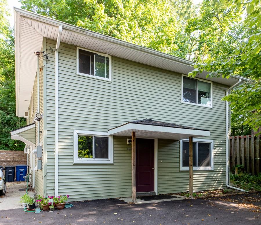 1546 Jones Dr #1546-1 - Photo 3 of 4