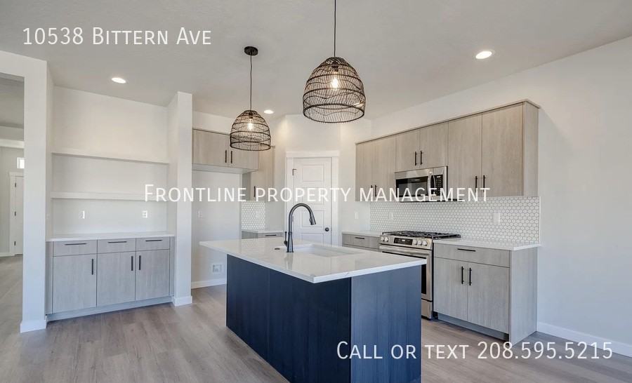 10538 W Bittern St - Photo 4 of 12