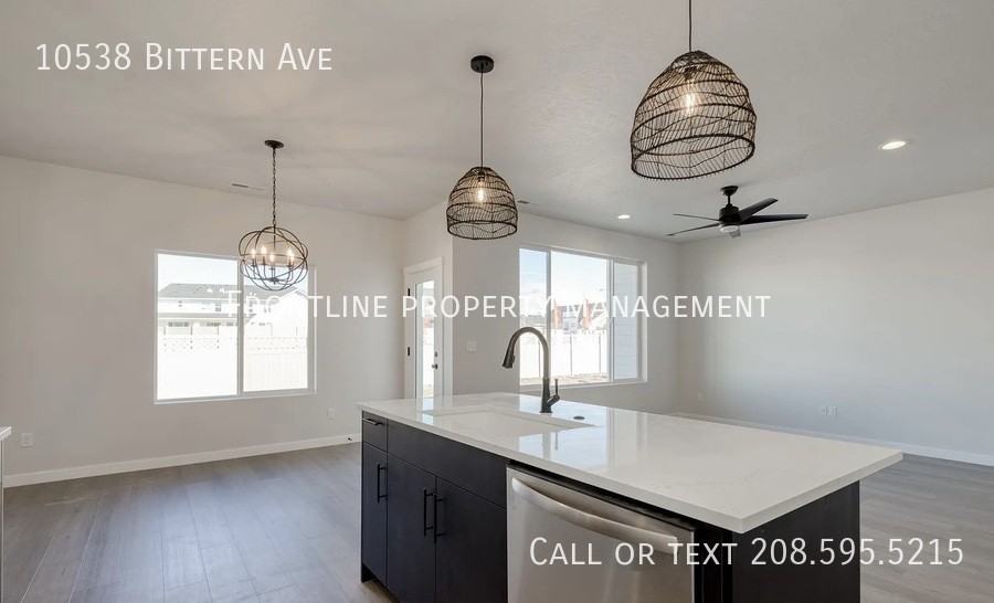 10538 W Bittern St - Photo 6 of 12