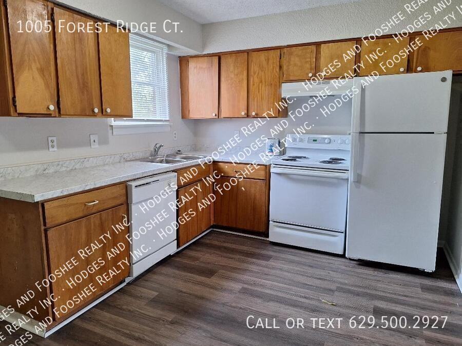 1005 Forest Ridge Ct - Photo 2 of 9