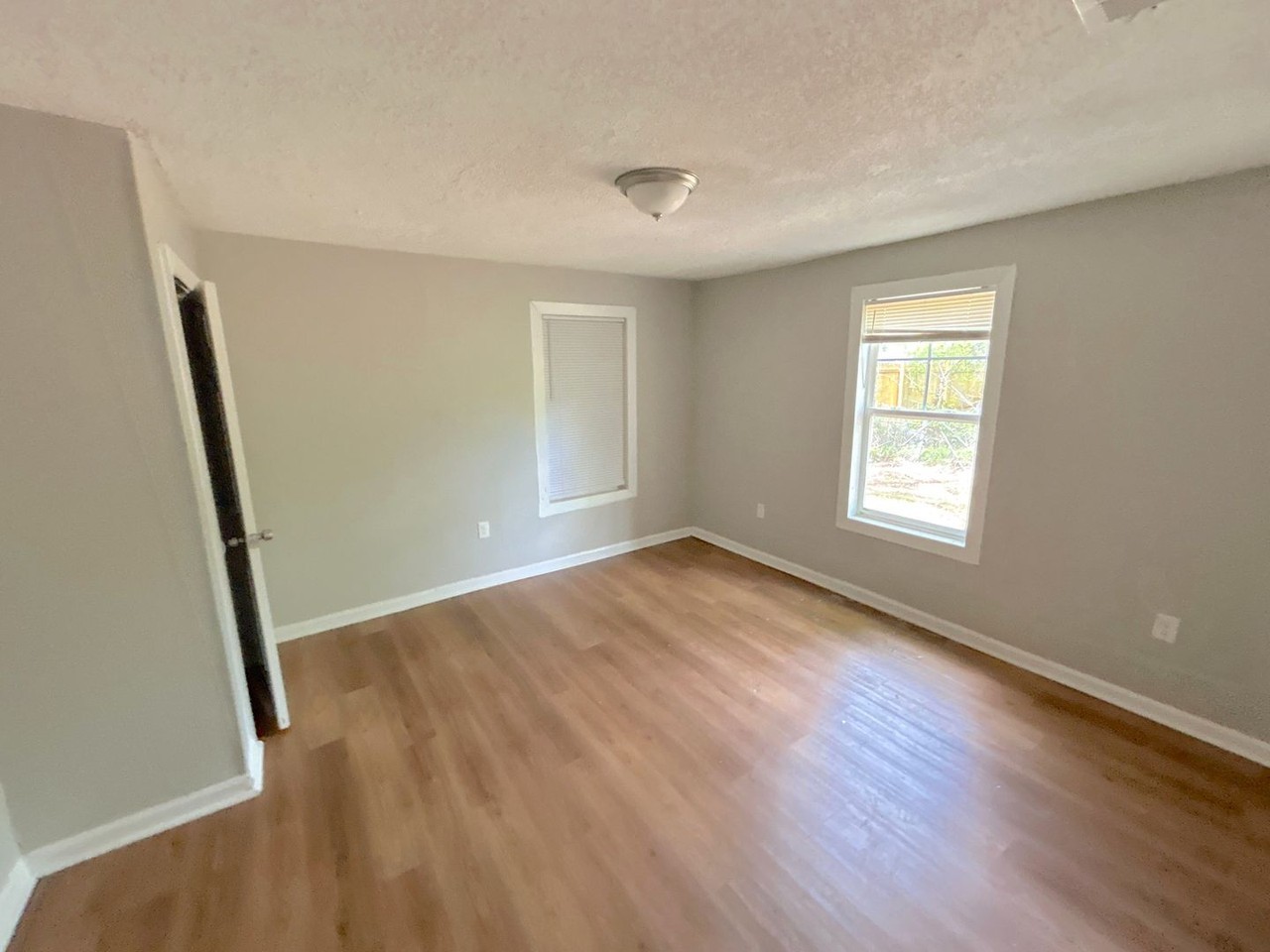 2100 Stovall Ave - Photo 4 of 11
